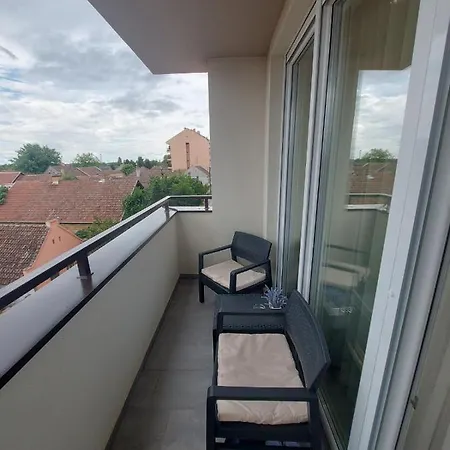 Kat Apartman Apartman *